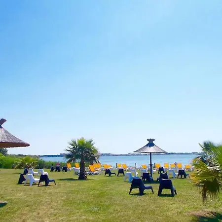 Vue Sur Lac, 40 M2, 3 Ch, 2 Sdb Pour Votre Confort Camping *