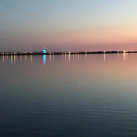 Vue Sur Lac, 40 M2, 3 Ch, 2 Sdb Pour Votre Confort Camping Lattes